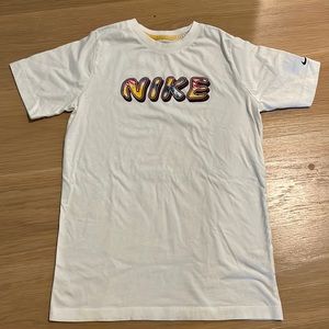 Nike unisex kids cotton T-shirt never worn. Size small